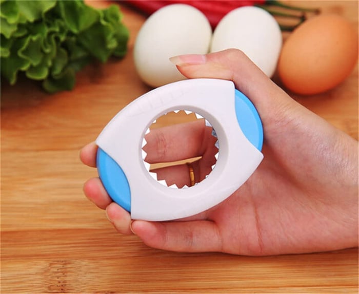 Egg shell opener