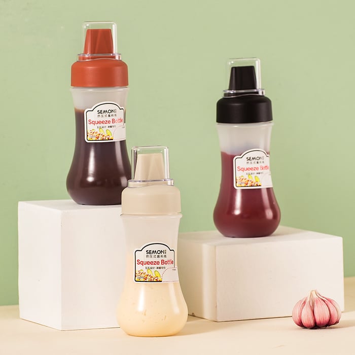 Condiment squeeze spray bottle